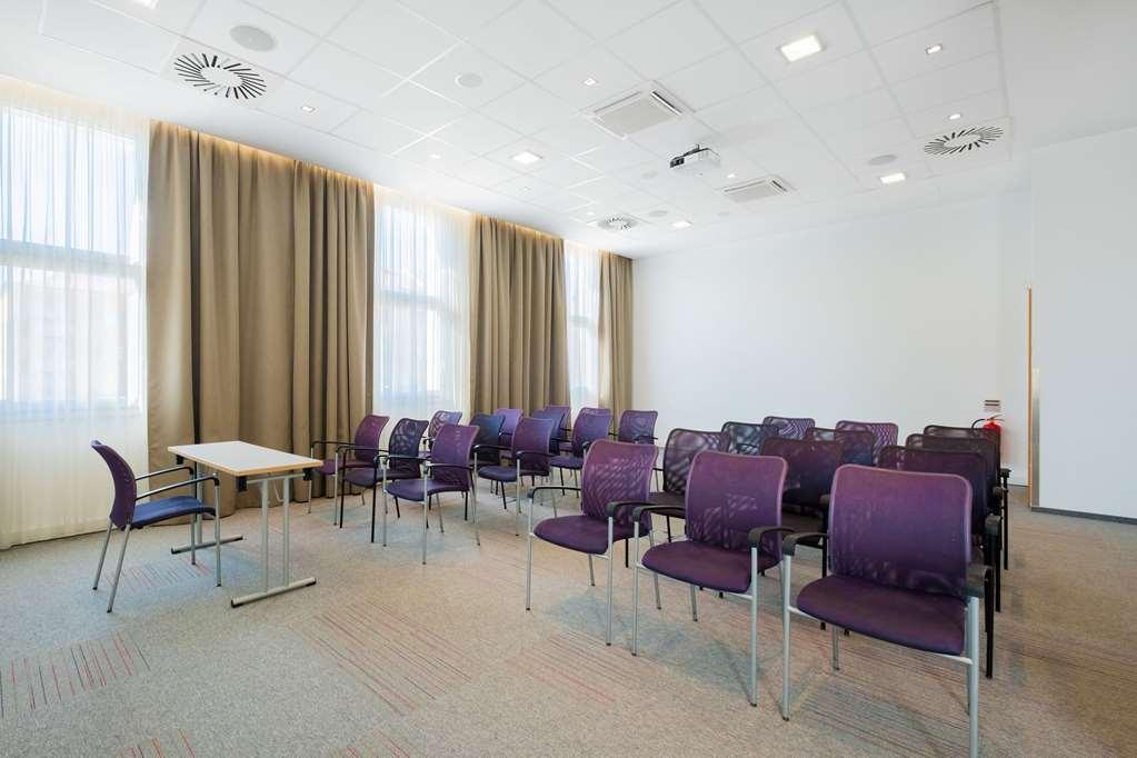 Comfort Centre Hotel