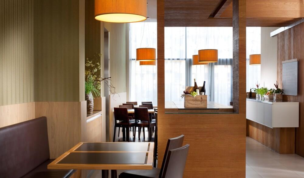 Comfort Centre Hotel